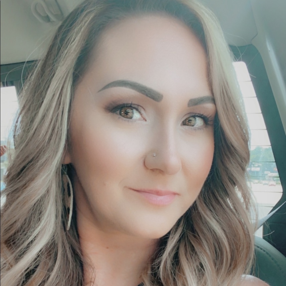 Meet your Posher, Halie